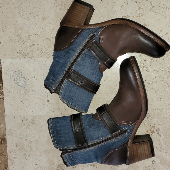 Taos "TOMBAT" brown distressed leather with jean material boots.  Size 10 / 10.5 - Picture 2 of 10